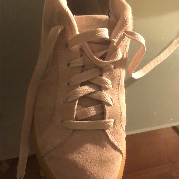 Shoes - Picture 4 of 6